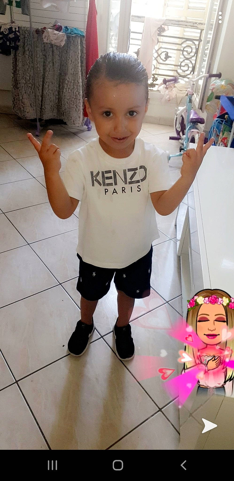 Djibril a rejoint le concours — aidez-le/la à gagner de superbes lots ! child, floor, fun, head, person, pink, play, t_shirt, toddler