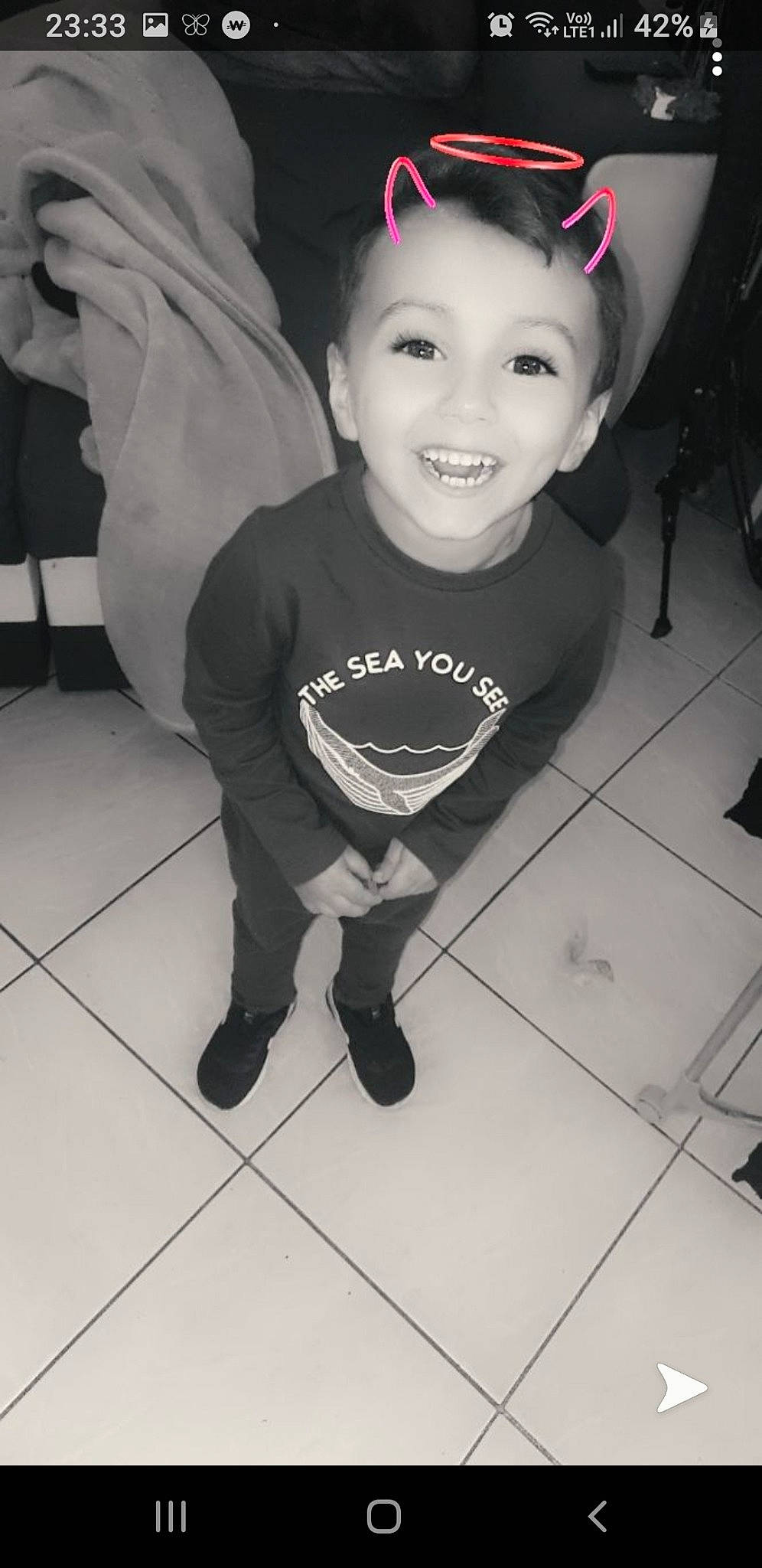 Djibril participe au concours pour gagner de l'argent avec cette photo : black_and_white, cheek, child, cool, ear, eye, face, facial_expression, forehead, fun, happy, head, headgear, joy, monochrome, person, photography, skin, smile, t_shirt