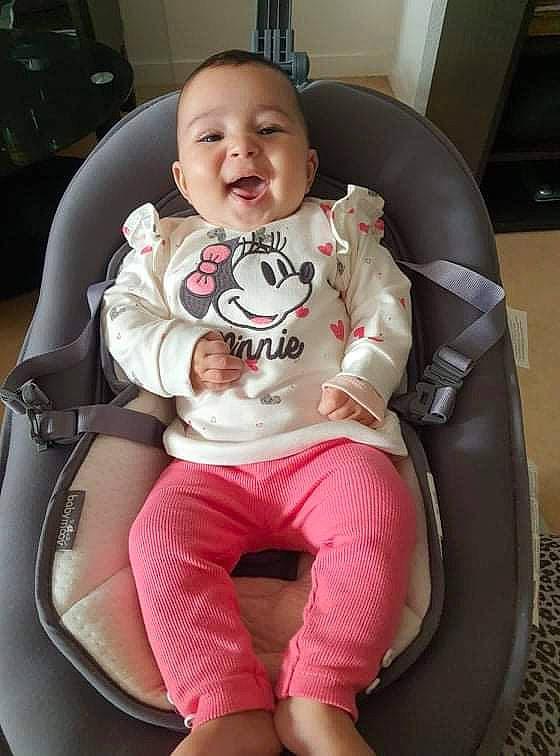 Miral participe au concours pour gagner de l'argent avec cette photo : auto_part, baby, baby_products, baby_safety, baby_toddler_clothing, car_seat, chair, cheek, child, comfort, fun, happy, knee, lap, person, pink, sitting, smile, t_shirt, thigh