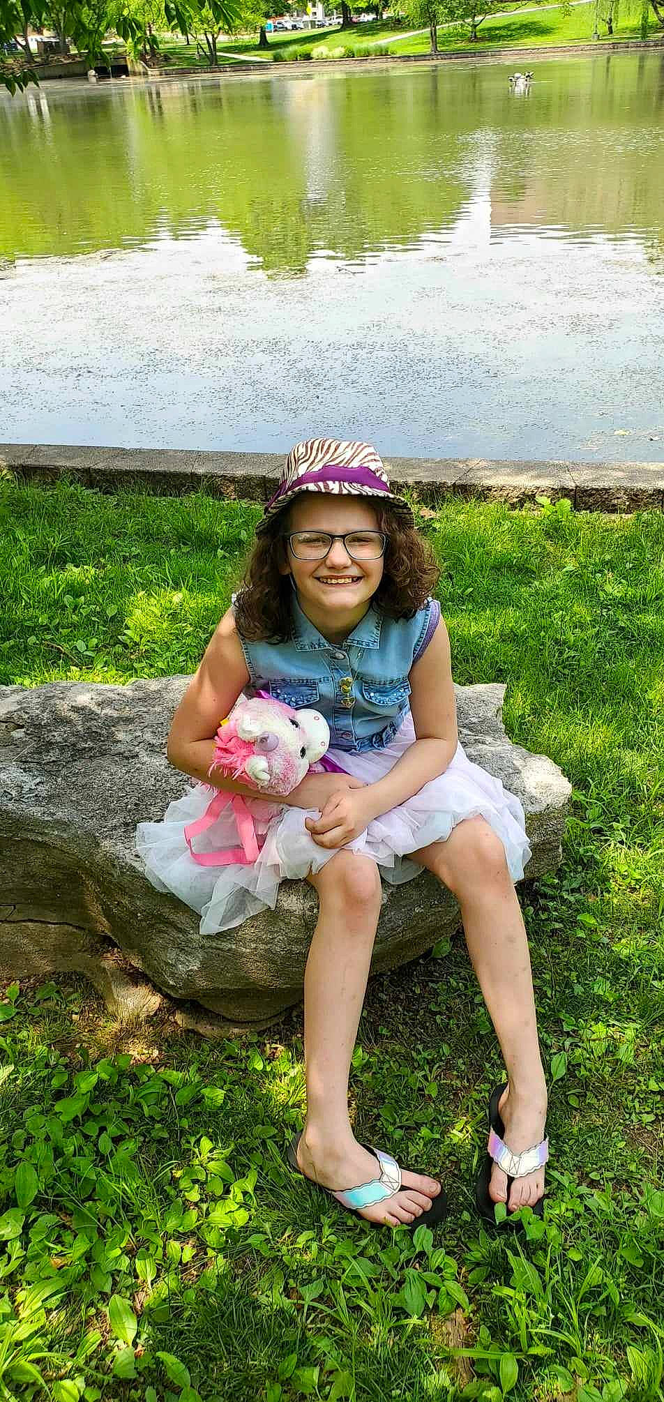 Amethyst is registered to the contest to win money with this photo: beauty, botany, fun, grass, green, happy, headwear, human_leg, joy, lake, leisure, people, people_in_nature, person, pink, plant, recreation, sandal, shoe, smile