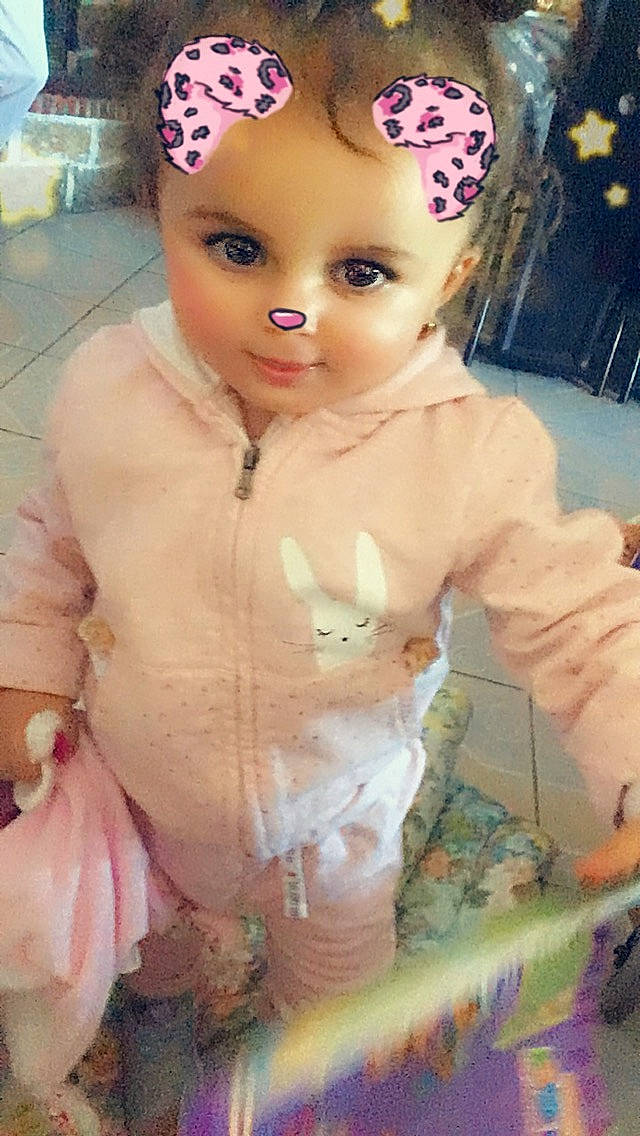 Maywen participe au concours pour gagner de l'argent avec cette photo : child, doll, girl, hair_accessory, human_hair_color, infant, person, pink, product, skin, toddler