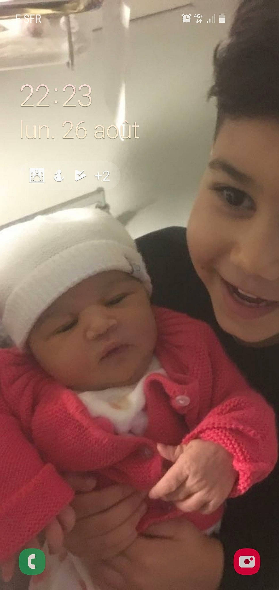 Lina participe au concours pour gagner de l'argent avec cette photo : baby, birth, cheek, child, daughter, happy, headgear, headwear, lip, mother, nose, person, selfie, skin, smile, toddler