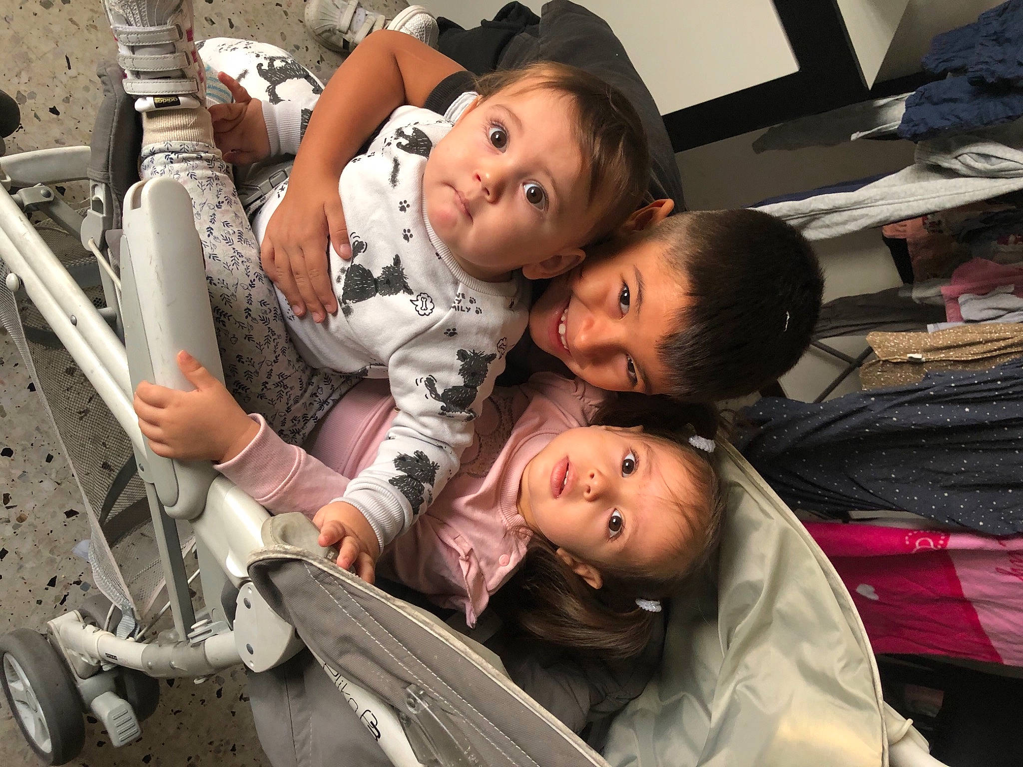 Dounia a rejoint le concours — aidez-le/la à gagner de superbes lots ! auto_part, automotive_tire, baby, beauty, black_hair, child, engineering, event, fun, happy, human, leisure, motor_vehicle, person, room, service, skin, smile, tire, toddler