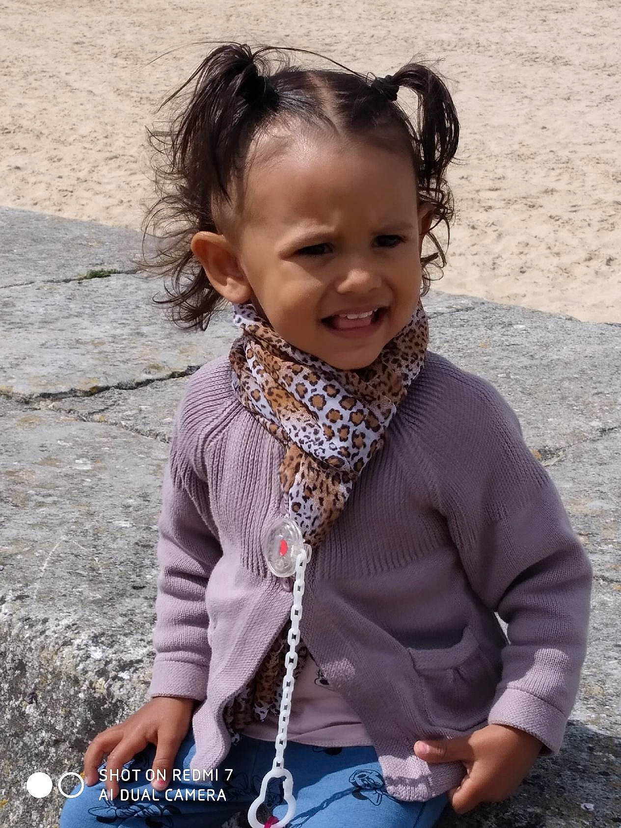 Thanays participe au concours pour gagner de l'argent avec cette photo : arm, clothing, cool, face, hair, hairstyle, happy, head, human_body, iris, joy, lip, neck, organ, person, skin, sleeve, smile, standing, street_fashion