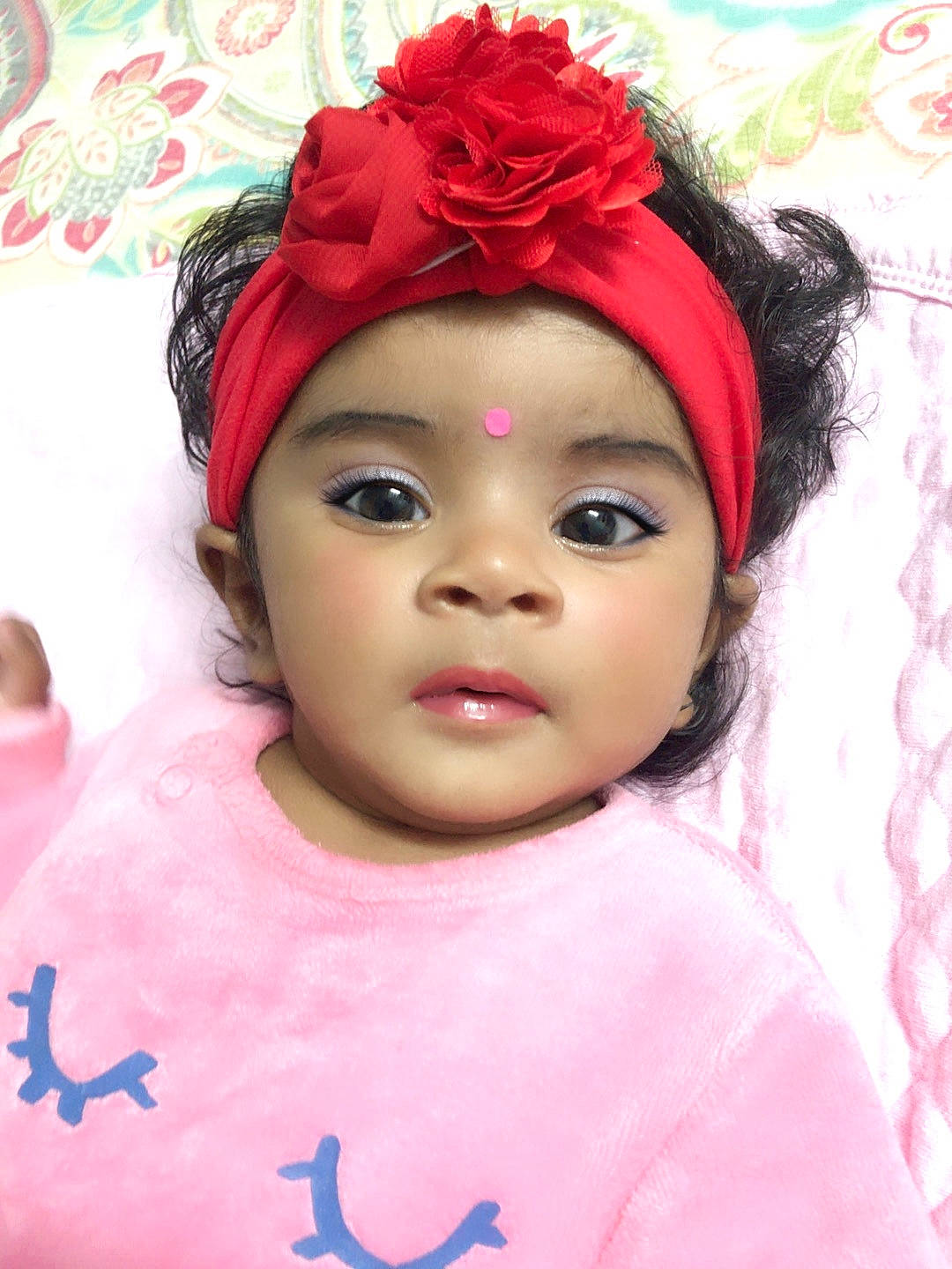 Fabiola a rejoint le concours — aidez-le/la à gagner de superbes lots ! baby, baby_toddler_clothing, cheek, child_model, costume, costume_accessory, eyebrow, eyelash, fashion_accessory, forehead, hair_accessory, headband, headgear, headpiece, headwear, lip, mouth, nose, person, pink