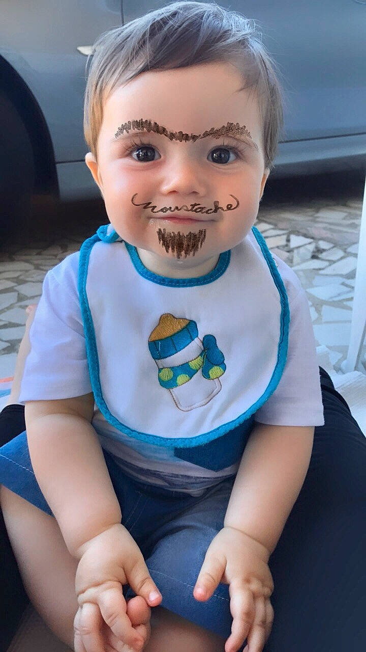 Mathis a rejoint le concours — aidez-le/la à gagner de superbes lots ! baby, cheek, child, face, facial_expression, head, mouth, neck, person, play, smile, toddler, tooth