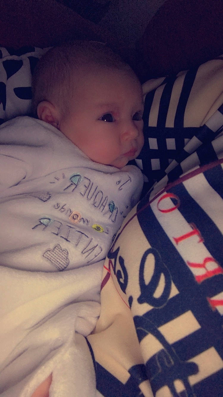 Lydiana participe au concours pour gagner de l'argent avec cette photo : baby, baby_sleeping, baby_toddler_clothing, cheek, chin, comfort, eye, eyebrow, finger, iris, linens, lip, mouth, nose, organ, person, product, skin, sleeve, textile