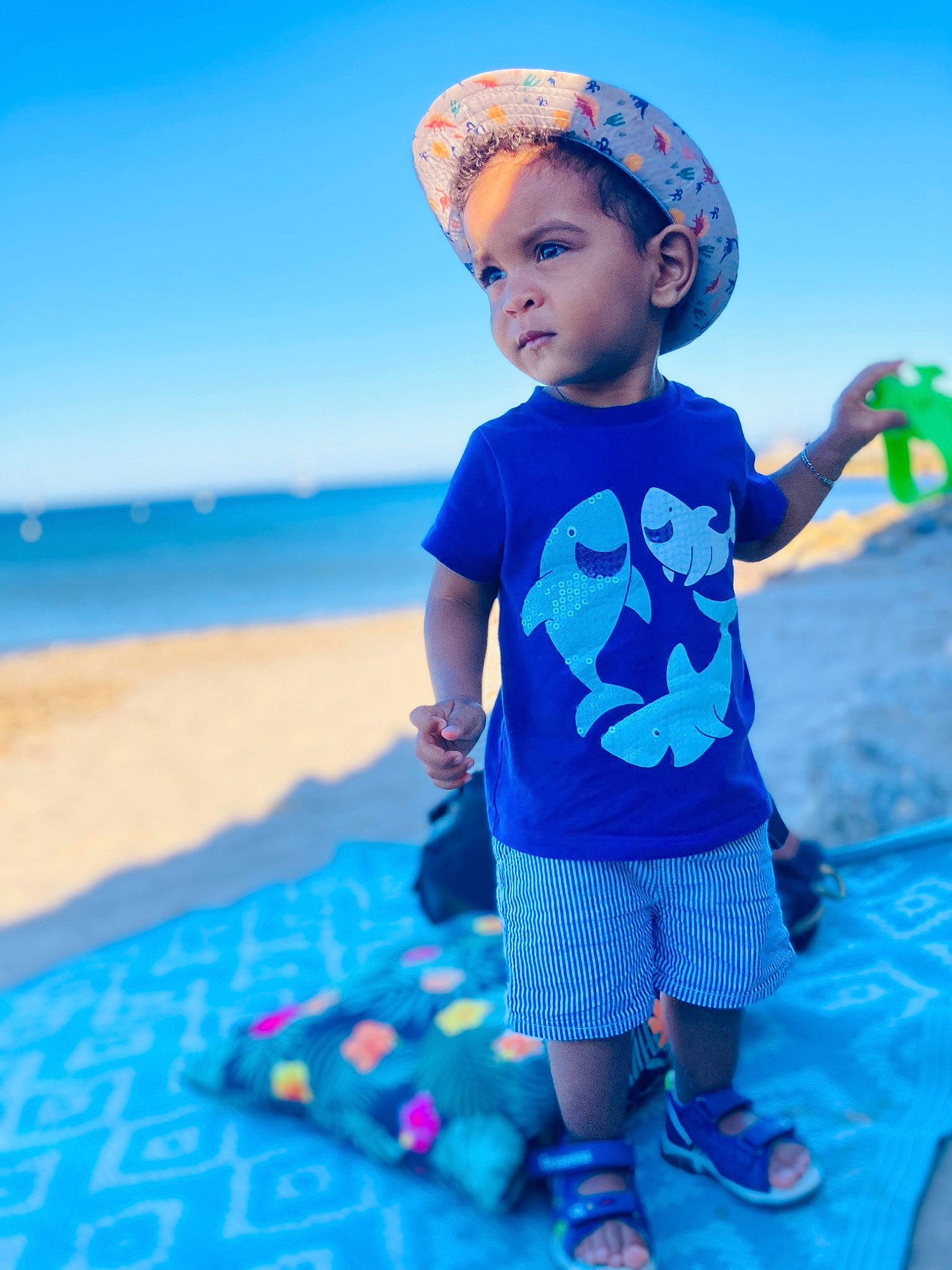 Maëlan a rejoint le concours — aidez-le/la à gagner de superbes lots ! aqua, azure, baby_toddler_clothing, blue, cap, cool, eye, fun, green, happy, hat, leisure, people_in_nature, person, shorts, sky, sleeve, sun_hat, t_shirt, toddler