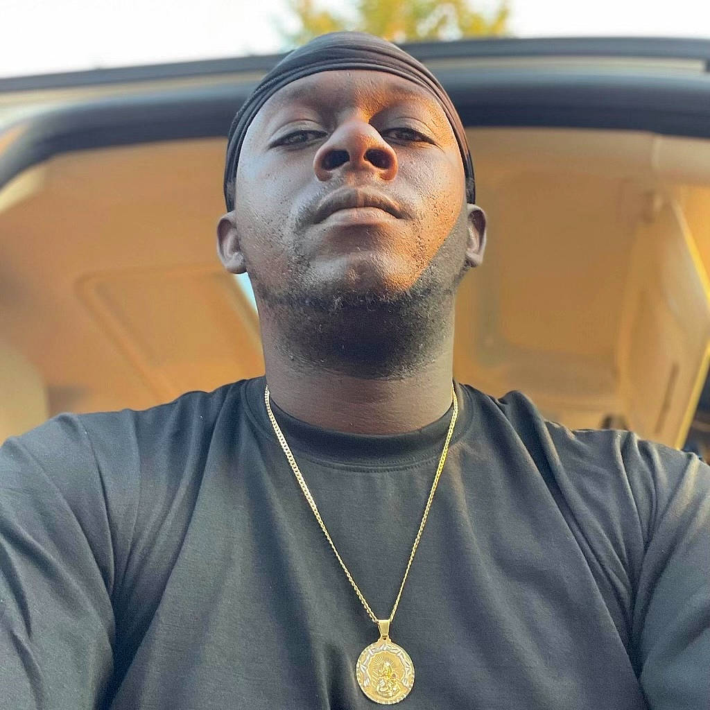 Nyah is registered to the contest to win money with this photo: audio_equipment, automotive_design, automotive_exterior, automotive_lighting, beard, car, chest, cool, eyebrow, eyewear, facial_hair, forehead, jaw, moustache, neck, person, street_fashion, sunglasses, t_shirt, tints_and_shades