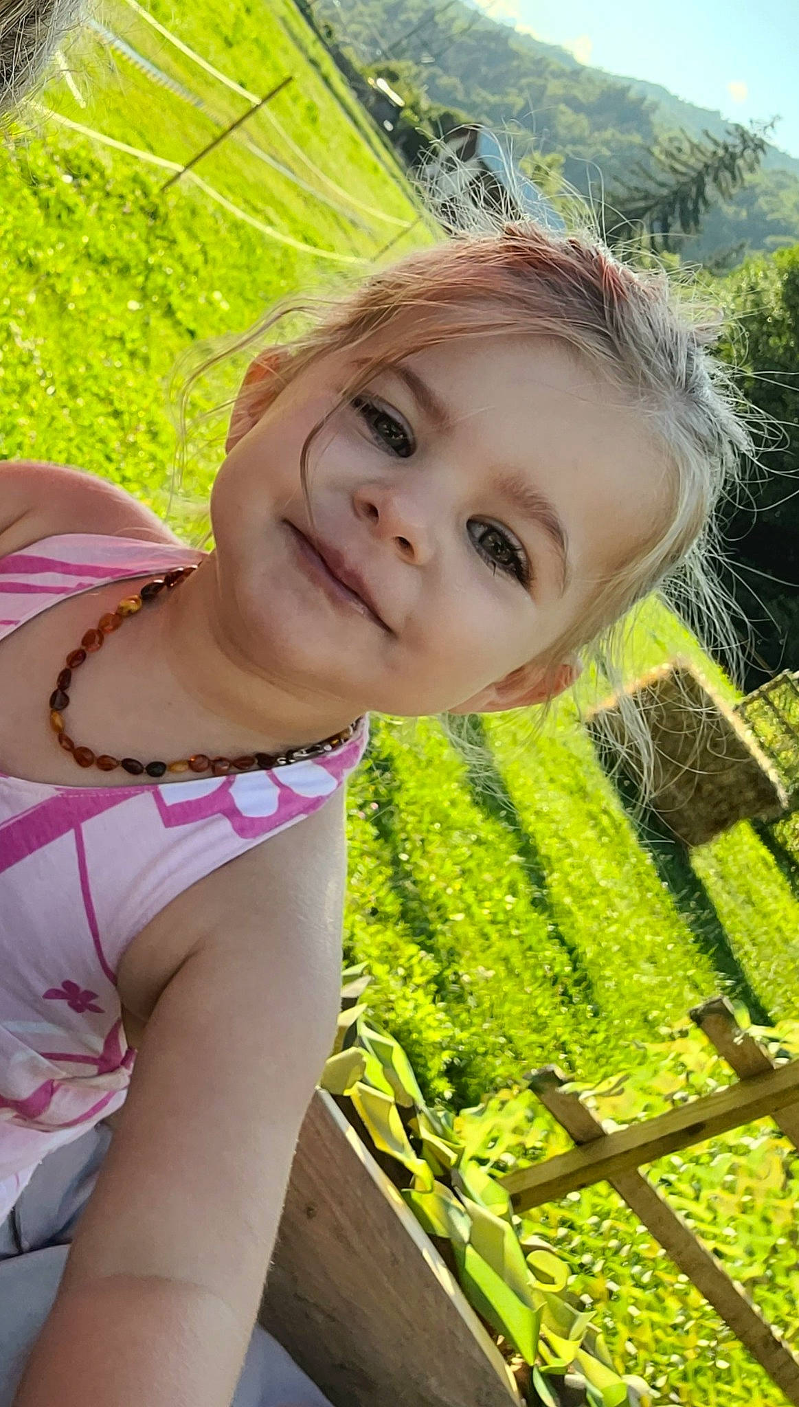 Léana a rejoint le concours — aidez-le/la à gagner de superbes lots ! eye, facial_expression, fun, grass, hair, hairstyle, happy, head, iris, joy, leisure, lip, meadow, nature, people, people_in_nature, person, plant, skin, smile