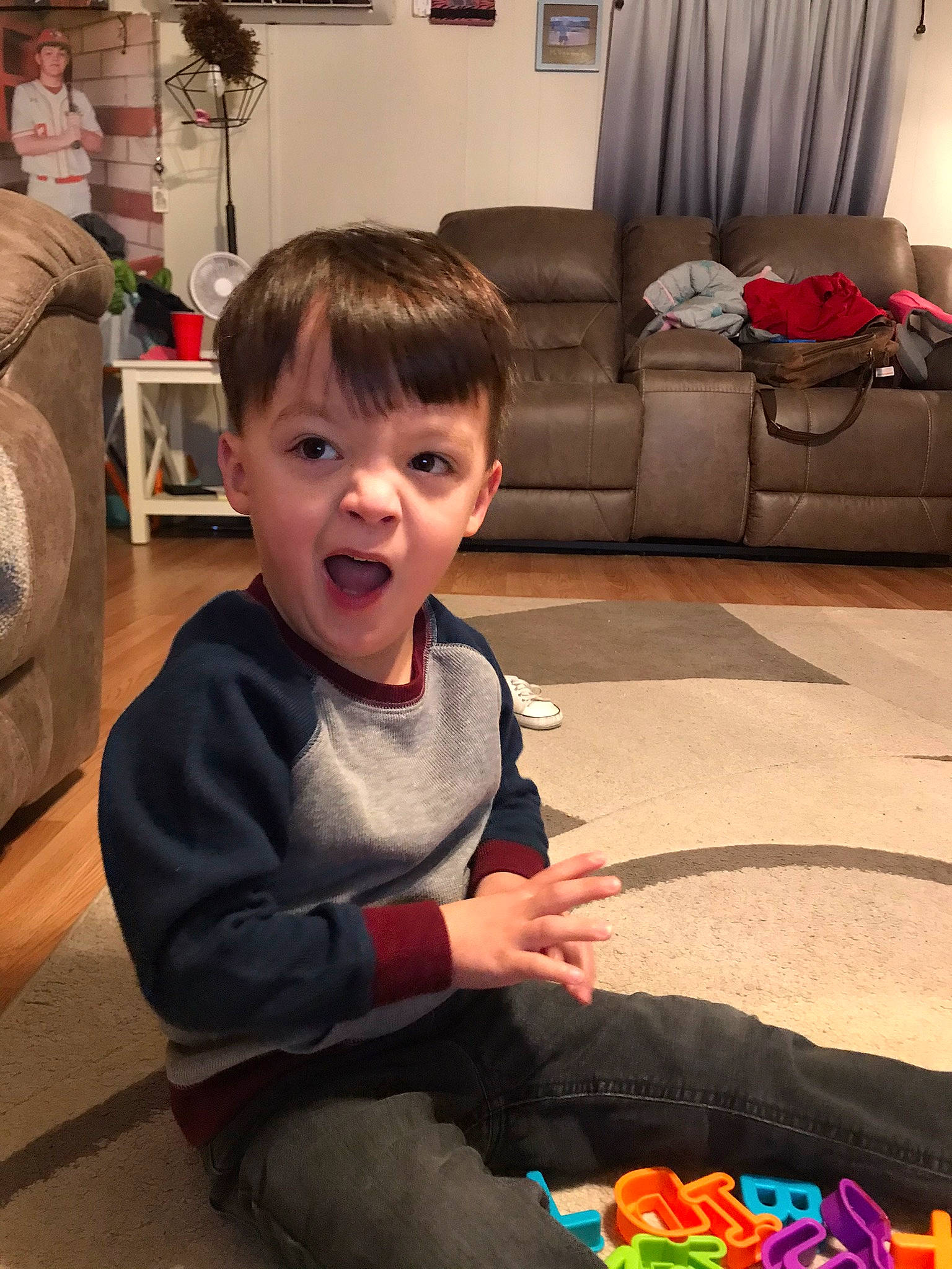 Kellin is registered to the contest to win money with this photo: anger, beauty, child, comfort, couch, event, facial_expression, flooring, fun, hairstyle, happy, holiday, lap, living_room, person, photograph, picture_frame, sharing, sitting, smile