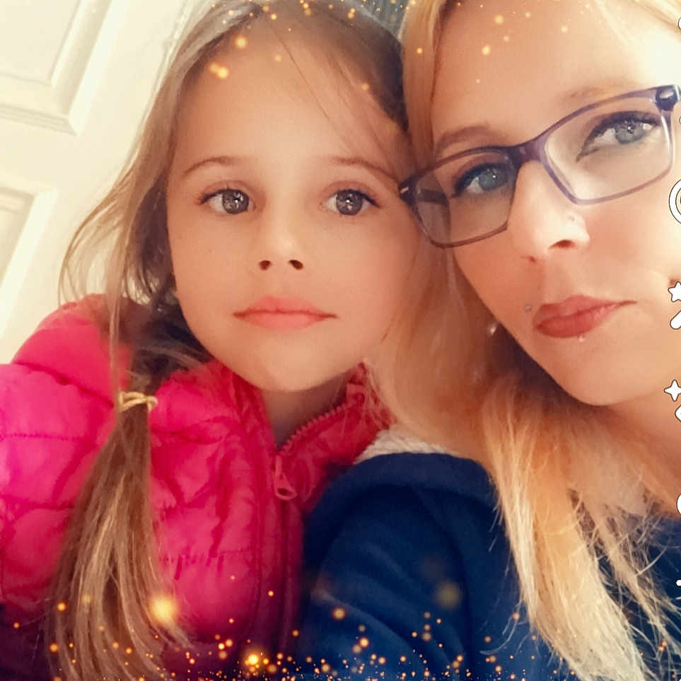 Jade participe au concours pour gagner de l'argent avec cette photo : accessories, adult, child, clothing, coat, cosmetics, face, female, girl, glasses, happy, head, jacket, light, lipstick, person, photography, portrait, smile, woman