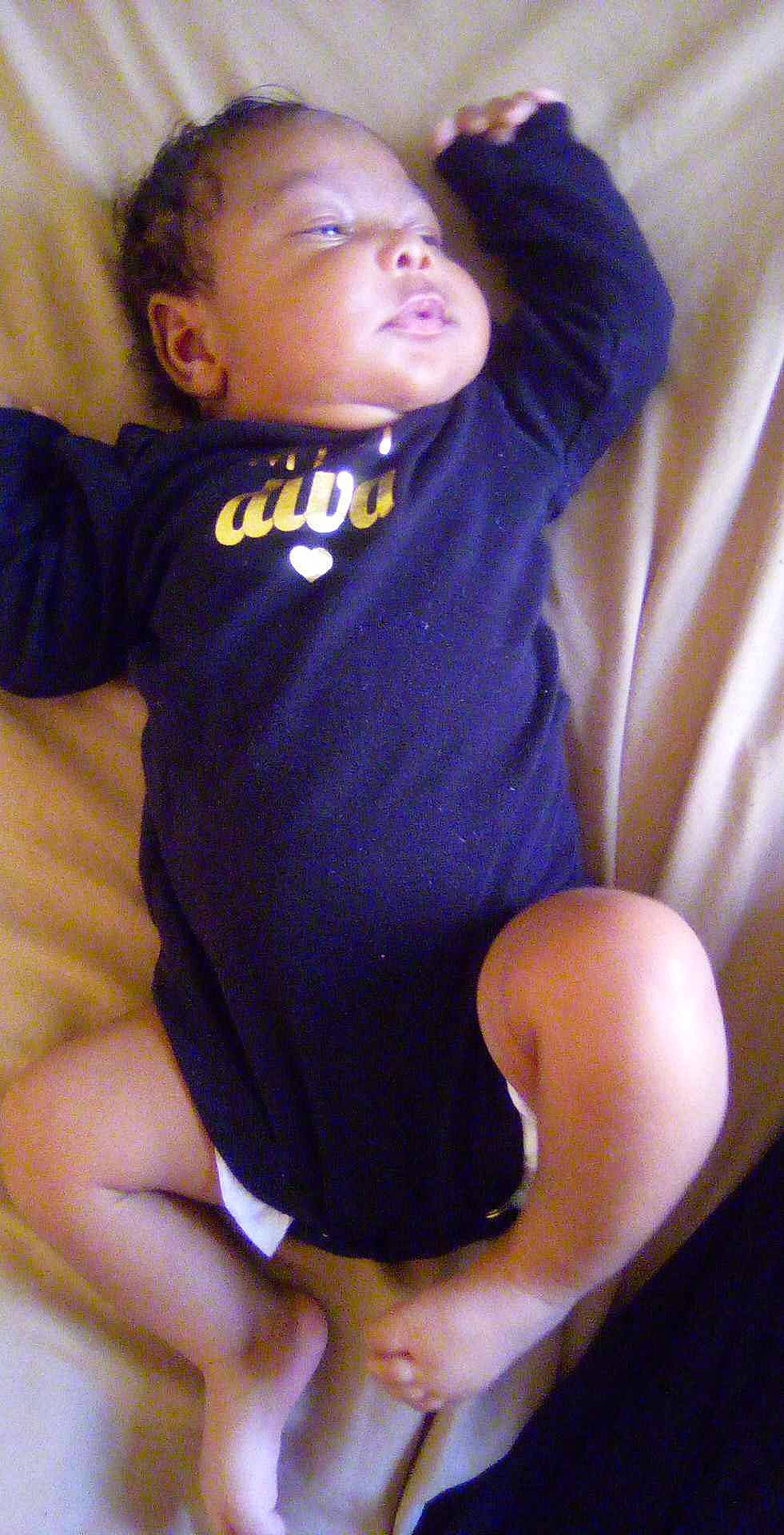 Kaia is registered to the contest to win money with this photo: baby_toddler_clothing, black_hair, cheek, chest, elbow, electric_blue, finger, head, human_leg, joint, knee, neck, nose, person, skin, sleeve, sportswear, t_shirt, thigh, toddler