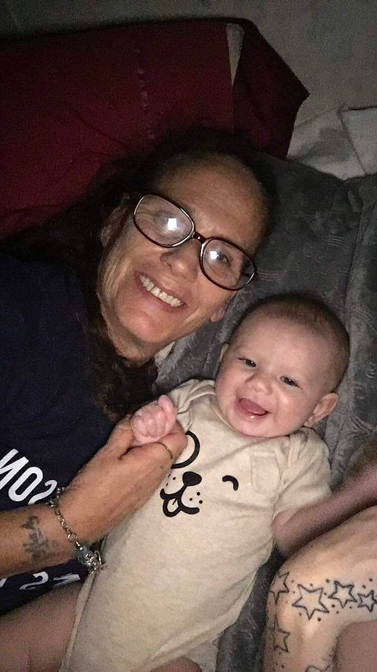 Layla is registered to the contest to win money with this photo: arm, cheek, eye, eyebrow, face, facial_expression, flash_photography, gesture, glasses, hair, hand, head, human_body, joy, lip, mouth, nose, organ, person, skin