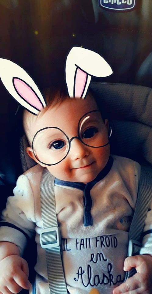 Lilou participe au concours pour gagner de l'argent avec cette photo : animated_cartoon, animation, cartoon, cool, ear, fictional_character, finger, gesture, glasses, illustration, organ, person, rabbit, rabbits_and_hares