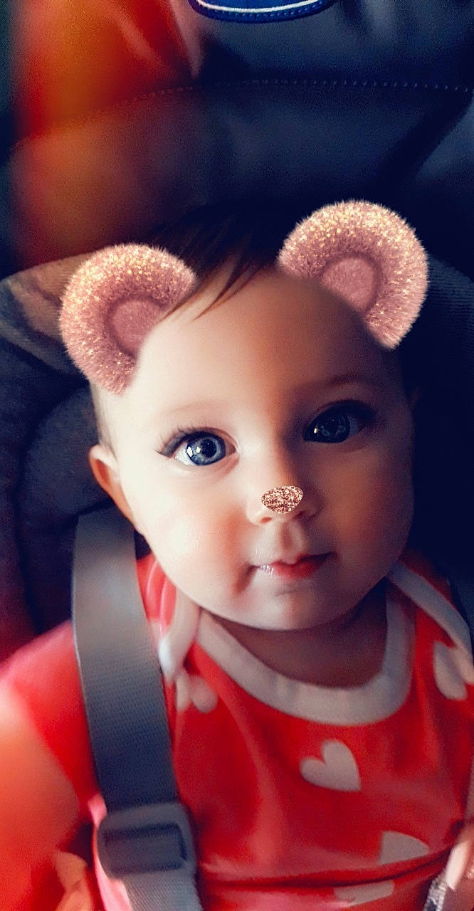 Lilou participe au concours pour gagner de l'argent avec cette photo : baby, beauty, cheek, child, cool, ear, eye, eyebrow, face, forehead, fun, hair, head, lip, nose, organ, person, pink, red, skin