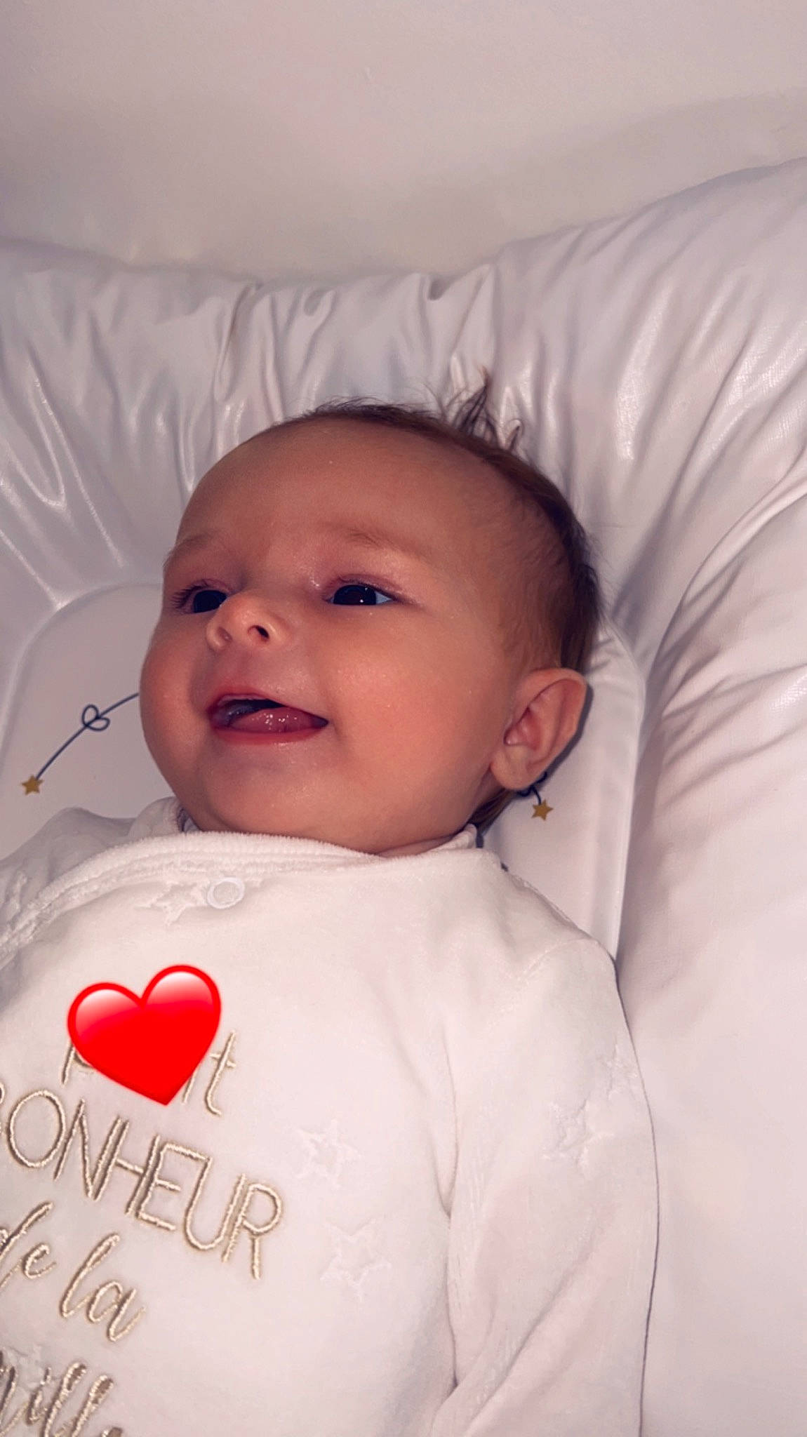 Katalya a rejoint le concours — aidez-le/la à gagner de superbes lots ! baby, baby_toddler_clothing, cheek, chin, comfort, eyebrow, face, happy, head, iris, lip, mouth, nose, organ, person, pink, skin, sleeve, smile, textile