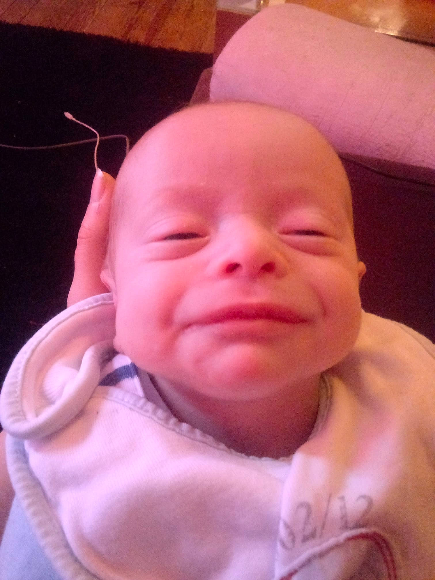 Sébastien participe au concours pour gagner de l'argent avec cette photo : baby, cheek, ear, eye, eyebrow, eyelash, face, forehead, hand, happy, head, human_body, iris, jaw, lip, mouth, neck, nose, person, skin