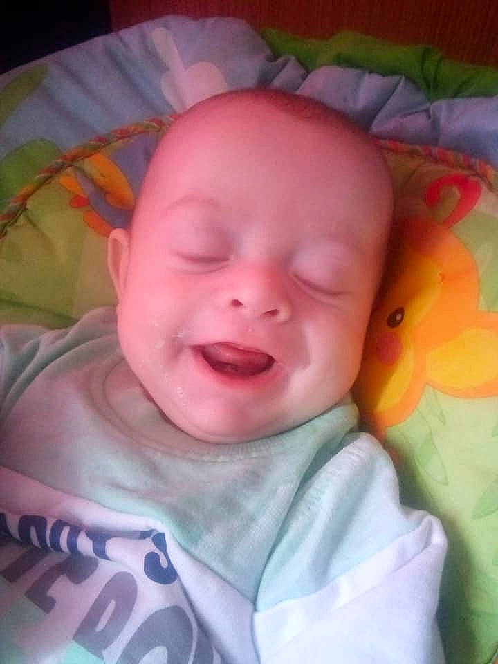 Sébastien a rejoint le concours — aidez-le/la à gagner de superbes lots ! baby, baby_toddler_clothing, cheek, eye, eyebrow, face, facial_expression, fun, happy, head, iris, lip, mouth, nose, person, pink, skin, sleeve, smile, textile