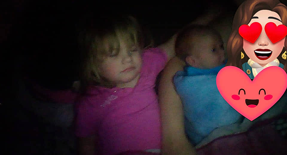 Sébastien a rejoint le concours — aidez-le/la à gagner de superbes lots ! arm, cheek, ear, eye, facial_expression, finger, fun, happy, head, interaction, lip, mammal, mouth, nose, organ, person, pink, skin, toddler, toy