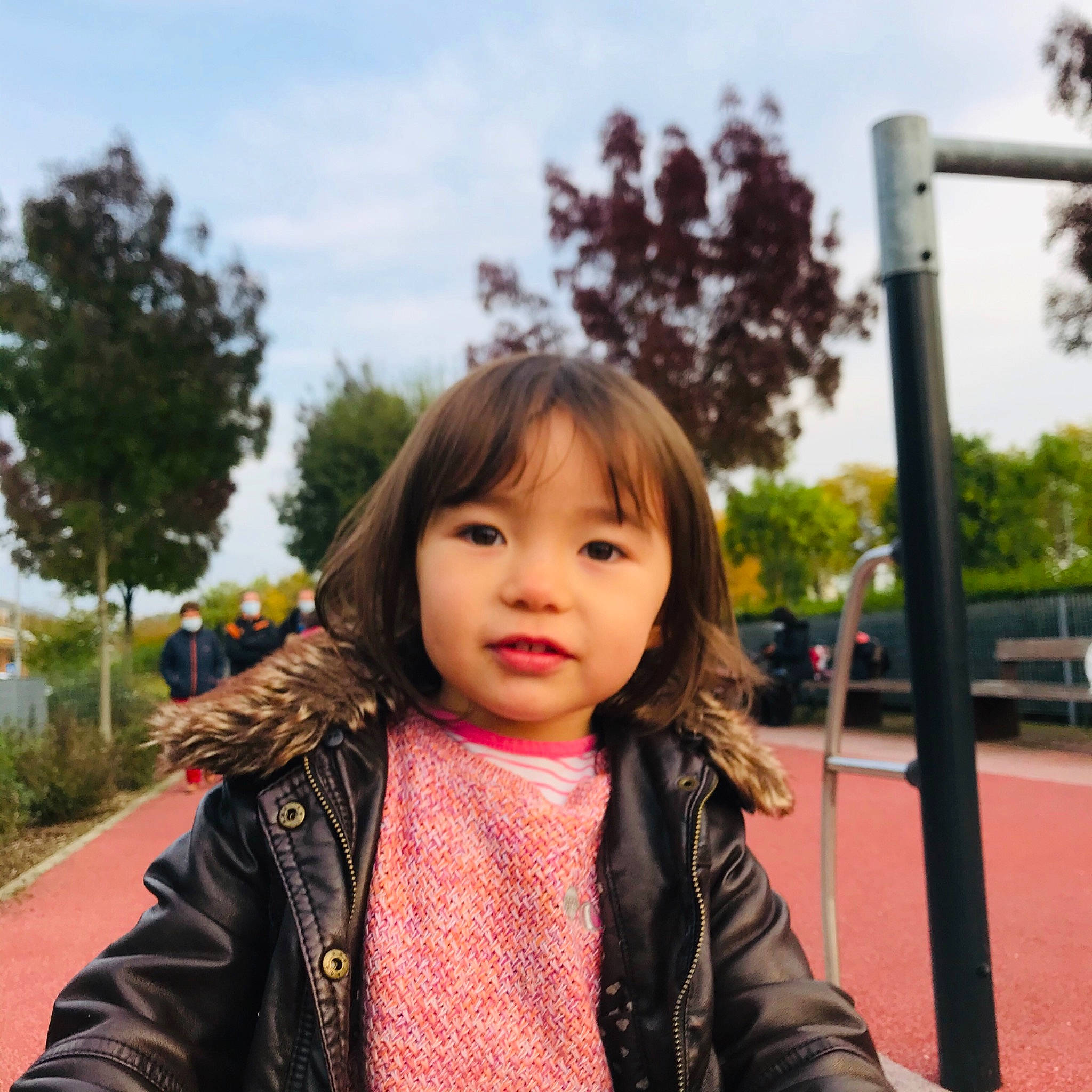 Livia participe au concours pour gagner de l'argent avec cette photo : child, city, facial_expression, fun, grass, hairstyle, happy, jacket, leather_jacket, leisure, lip, person, plant, public_space, recreation, sky, sleeve, street_fashion, toddler, travel