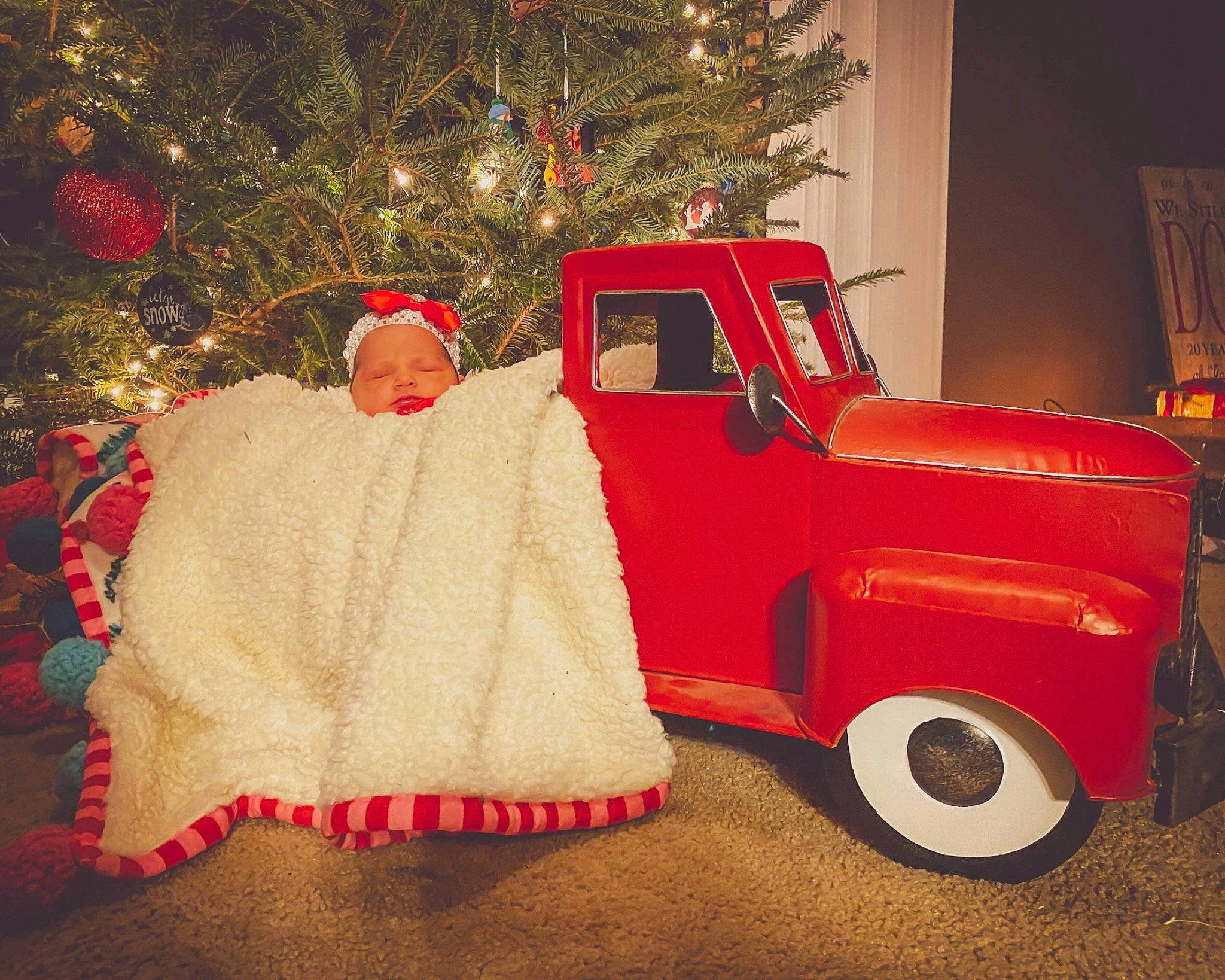 Noel is registered to the contest to win money with this photo: automotive_design, automotive_exterior, automotive_tire, automotive_wheel_system, car, christmas_tree, classic, classic_car, event, holiday, motor_vehicle, ornament, person, rolling, tire, toy, truck, vehicle, vehicle_door, wheel