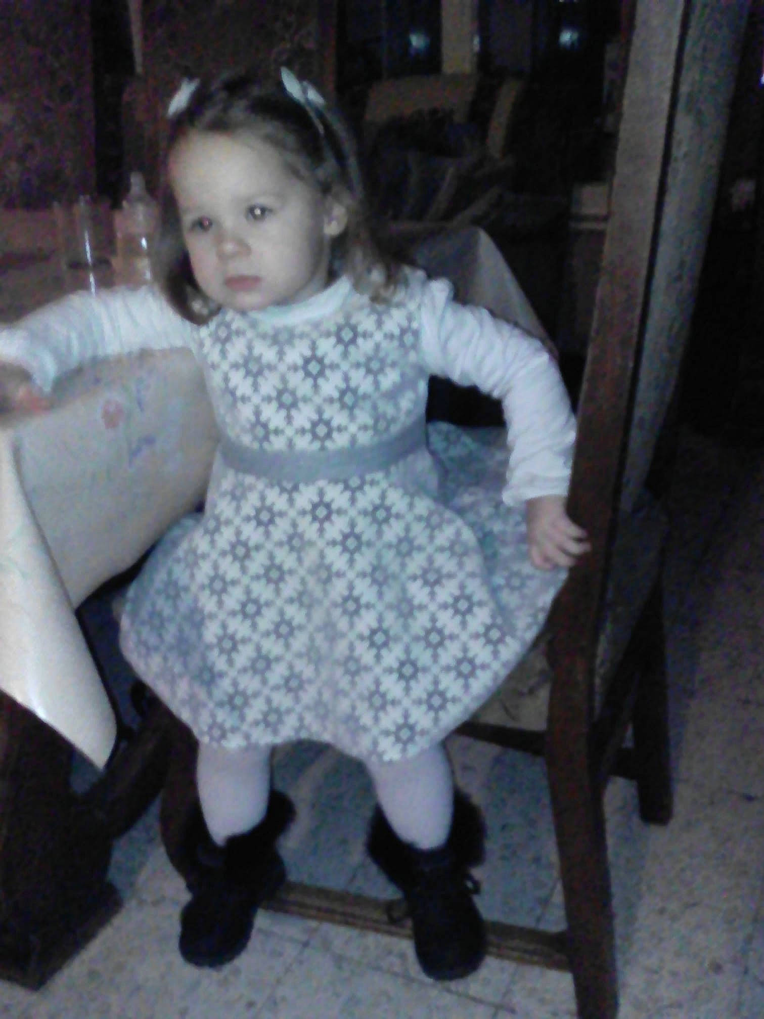 Gaelle participe au concours pour gagner de l'argent avec cette photo : child, costume, design, dress, fun, girl, pattern, person, product, standing, textile, toddler