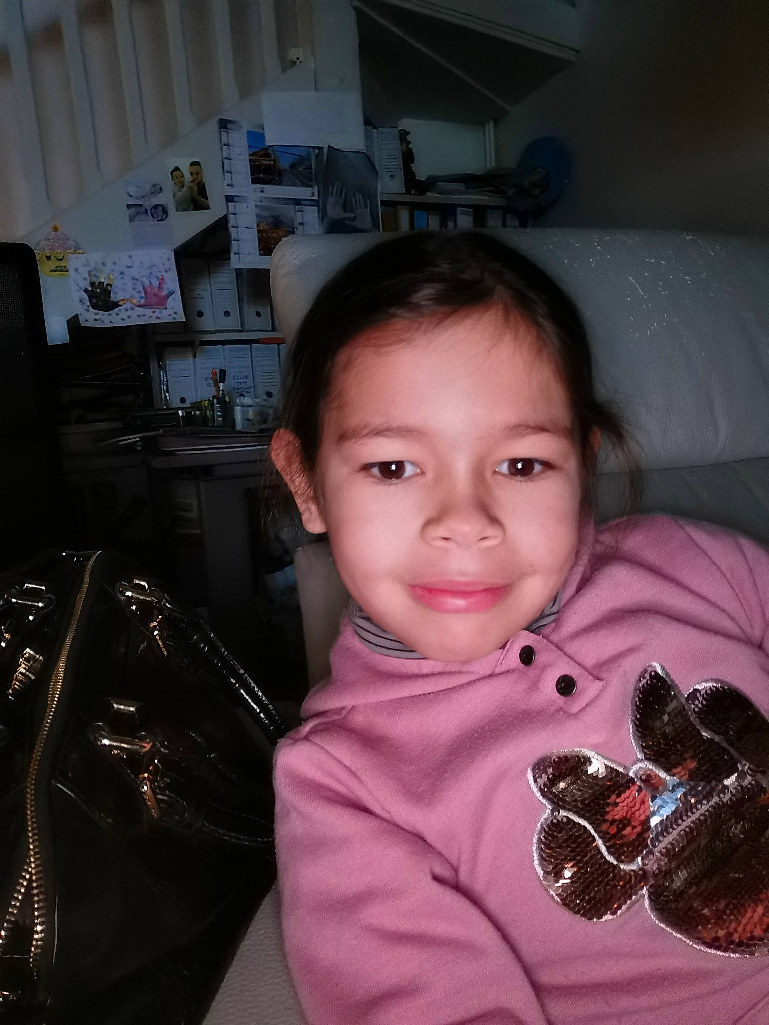 Jaya a rejoint le concours — aidez-le/la à gagner de superbes lots ! black_hair, cheek, child, cool, ear, eye, person, pink, skin, smile, toddler