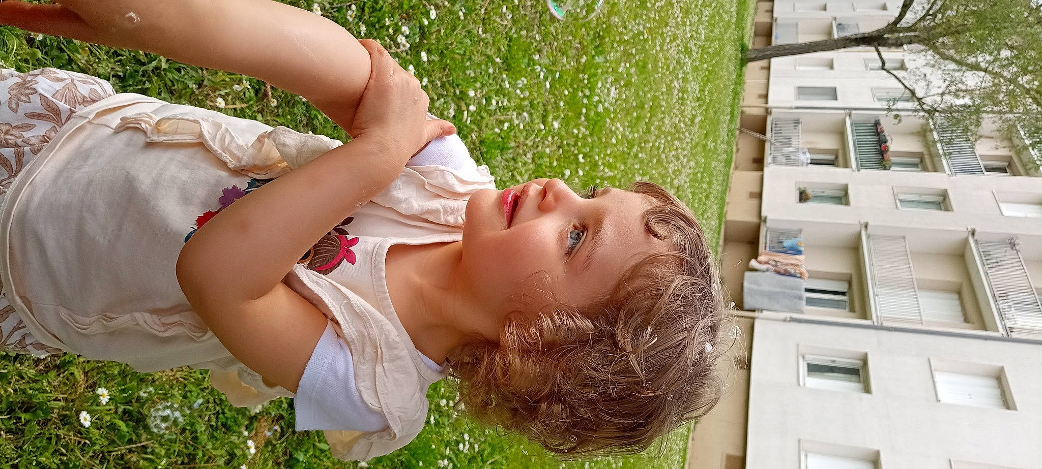 Lyana participe au concours pour gagner de l'argent avec cette photo : black_hair, blond, brown_hair, chest, eyelash, fawn, fun, grass, happy, human_leg, lawn, leisure, lip, long_hair, people_in_nature, person, plant, skin, summer, sunlight