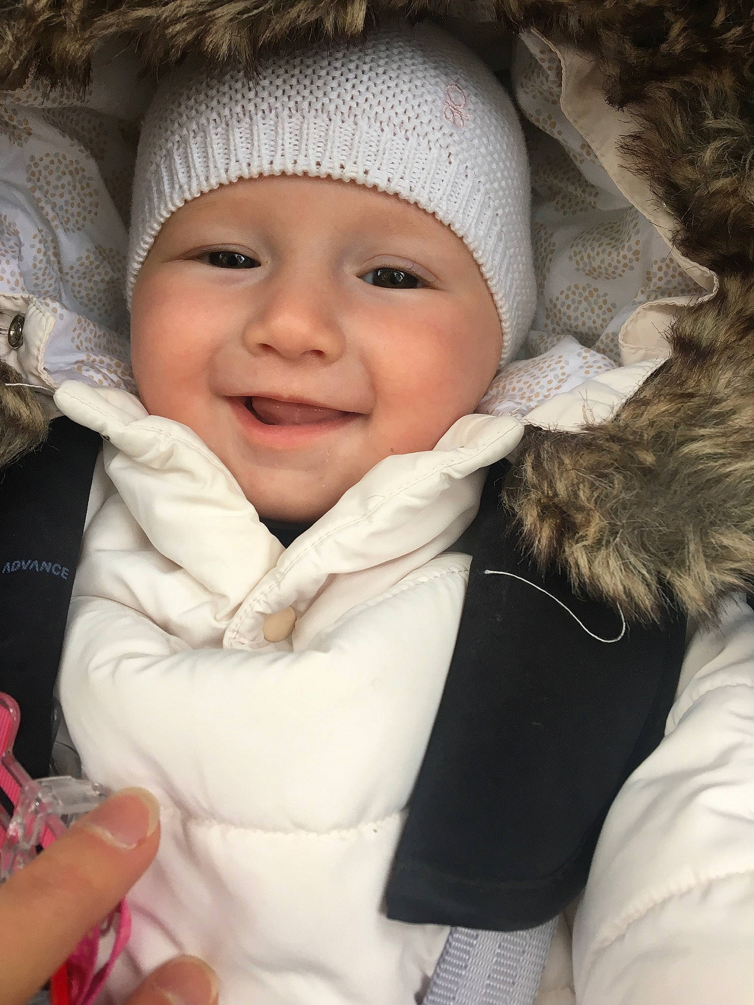 Ema a rejoint le concours — aidez-le/la à gagner de superbes lots ! baby, baby_products, bonnet, cheek, child, facial_expression, fun, fur, happy, hat, headgear, headwear, joy, knit_cap, laugh, lip, person, product, skin, smile