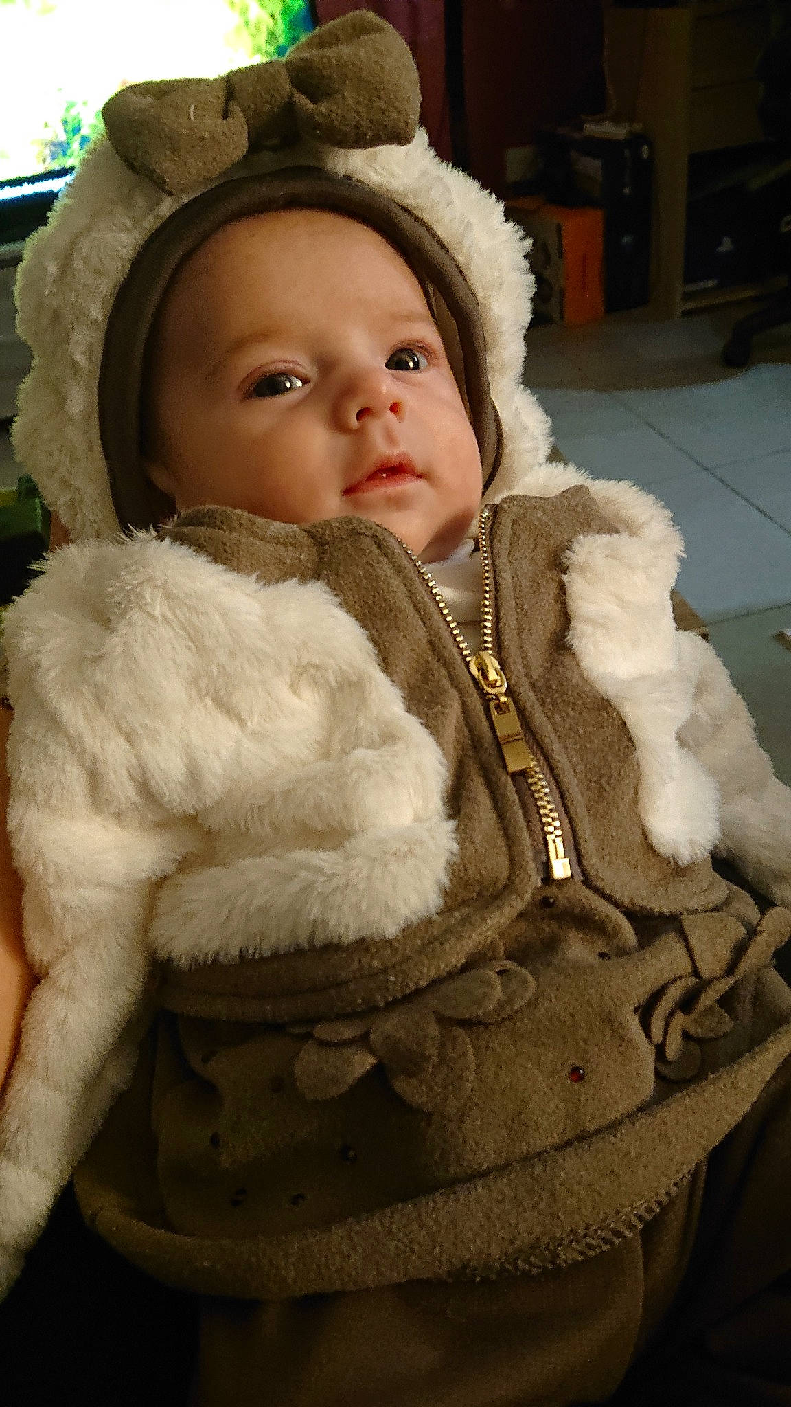 Océanne a rejoint le concours — aidez-le/la à gagner de superbes lots ! baby, cheek, child, fur, fur_clothing, outerwear, person, skin, toddler