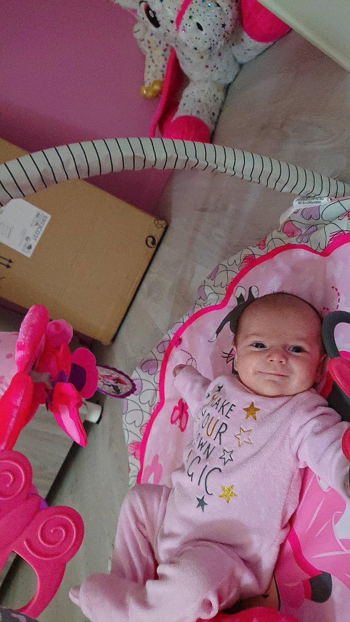 Océanne participe au concours pour gagner de l'argent avec cette photo : baby, child, joy, magenta, person, pink, room, skin, textile, toddler