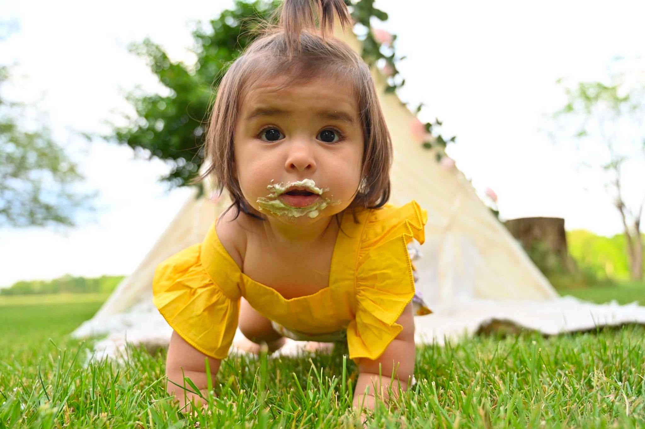 Marianna is registered to the contest to win money with this photo: baby, baby_toddler_clothing, dress, fun, grass, grassland, happy, lawn, leisure, meadow, people_in_nature, person, plant, recreation, skin, sky, sunlight, surprise, t_shirt, toddler