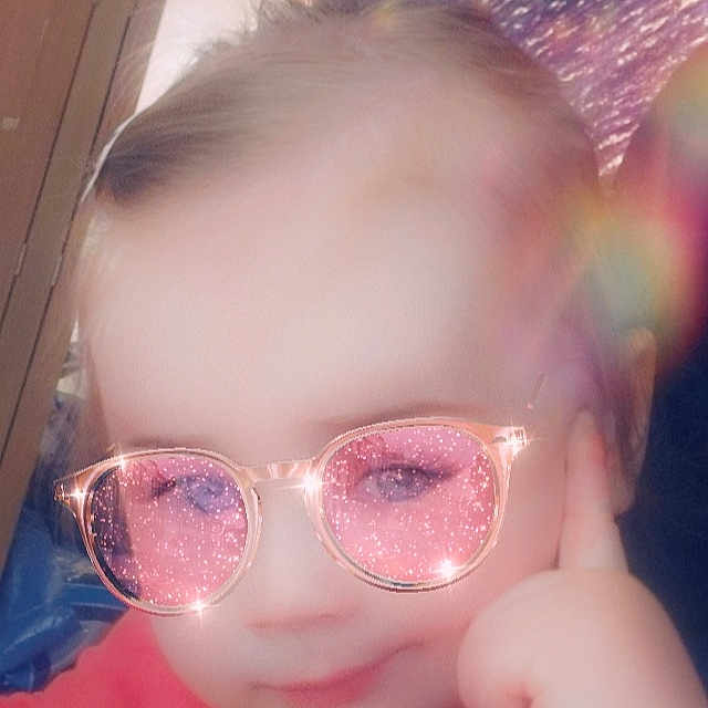 Mya participe au concours pour gagner de l'argent avec cette photo : cheek, ear, eye, eyelash, eyewear, forehead, gesture, glasses, goggles, iris, jaw, lip, mouth, neck, nose, pink, purple, skin, sunglasses, vision_care