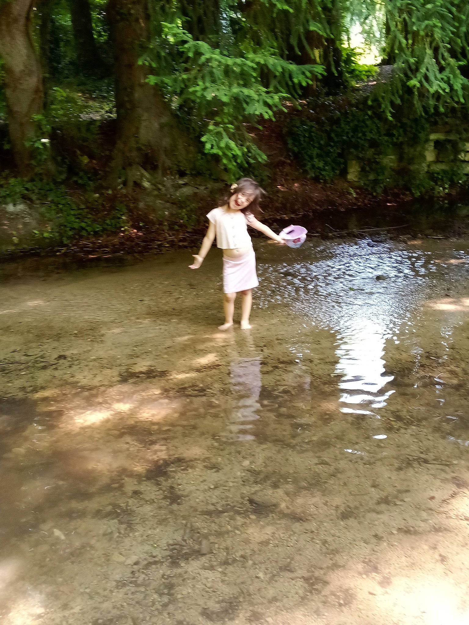 Stella participe au concours pour gagner de l'argent avec cette photo : branch, forest, fun, grass, happy, lake, landscape, leisure, natural_landscape, people_in_nature, person, plant, recreation, spring, stream, terrestrial_plant, tree, water, watercourse, wood