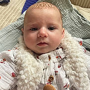 Joy a rejoint le concours — aidez-le/la à gagner de superbes lots ! baby, blanket, child, closeup, clothing, cozy, cute, expressionless, face, floral_pattern, indoors, infant, lying_down, pacifier, pink_beads, portrait, scarf, soft_texture, warm, wooden_button