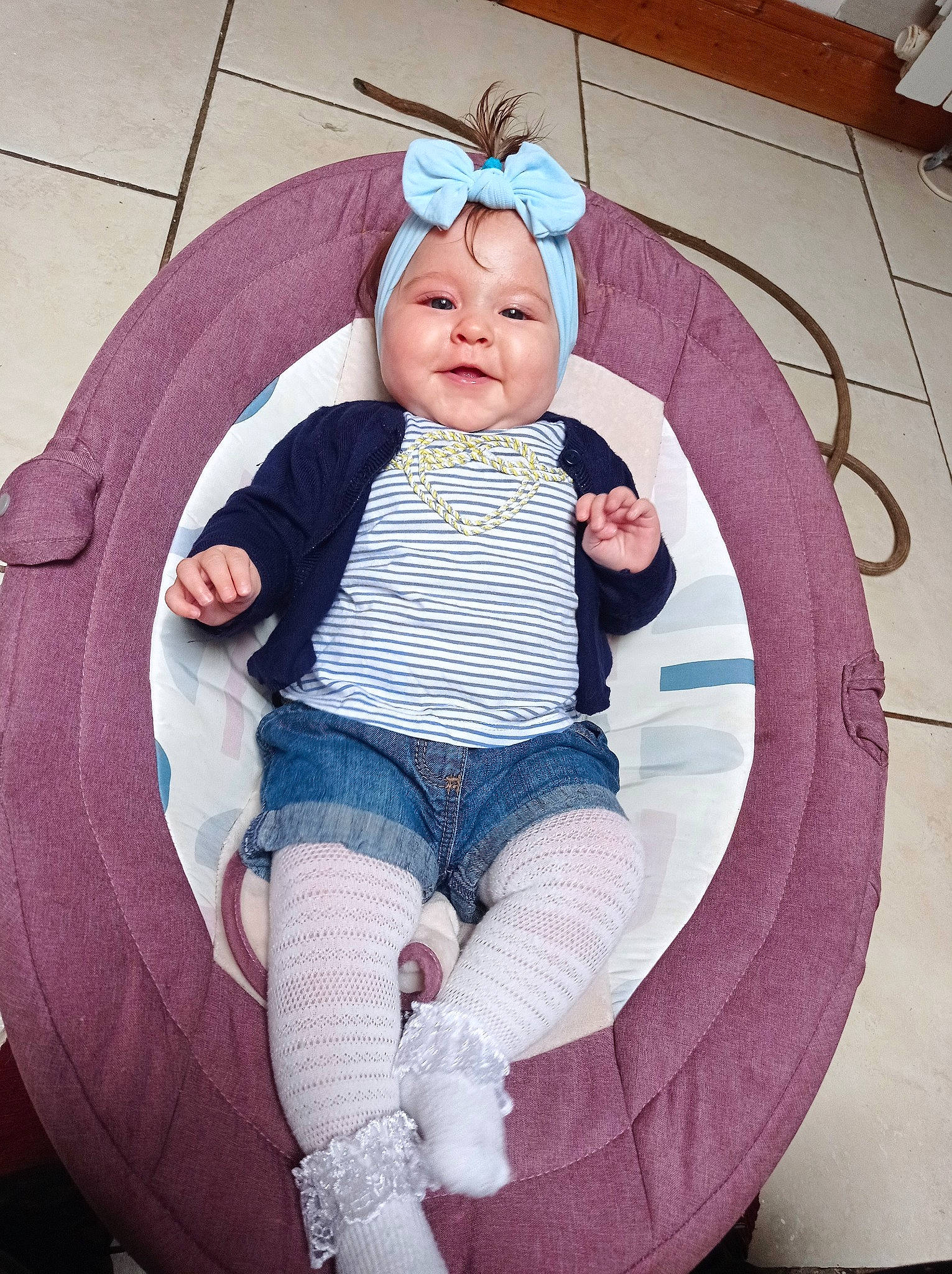 Soraya participe au concours pour gagner de l'argent avec cette photo : baby, baby_products, baby_toddler_clothing, chair, child, circle, comfort, fashion_accessory, fun, headwear, lap, magenta, organ, pattern, person, pink, purple, sitting, sock, toddler