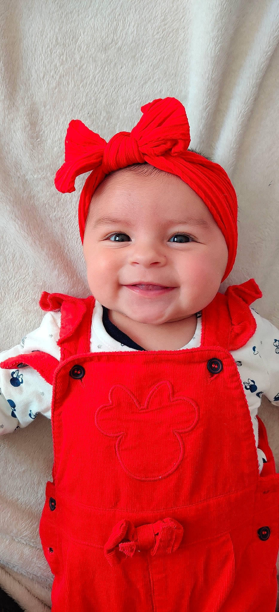 Sofia a rejoint le concours — aidez-le/la à gagner de superbes lots ! baby, baby_toddler_clothing, cap, cheek, clothing, face, facial_expression, happy, headwear, joy, lip, organ, outerwear, person, pink, product, red, skin, sleeve, smile