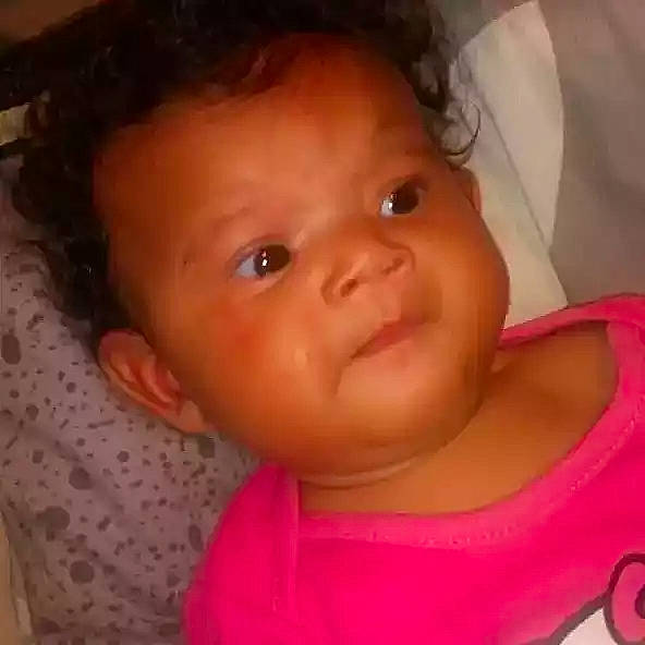 Noura a rejoint le concours — aidez-le/la à gagner de superbes lots ! baby, beauty, cheek, child, chin, ear, eye, eyebrow, face, facial_expression, forehead, hair, head, iris, lip, mouth, nose, person, pink, skin