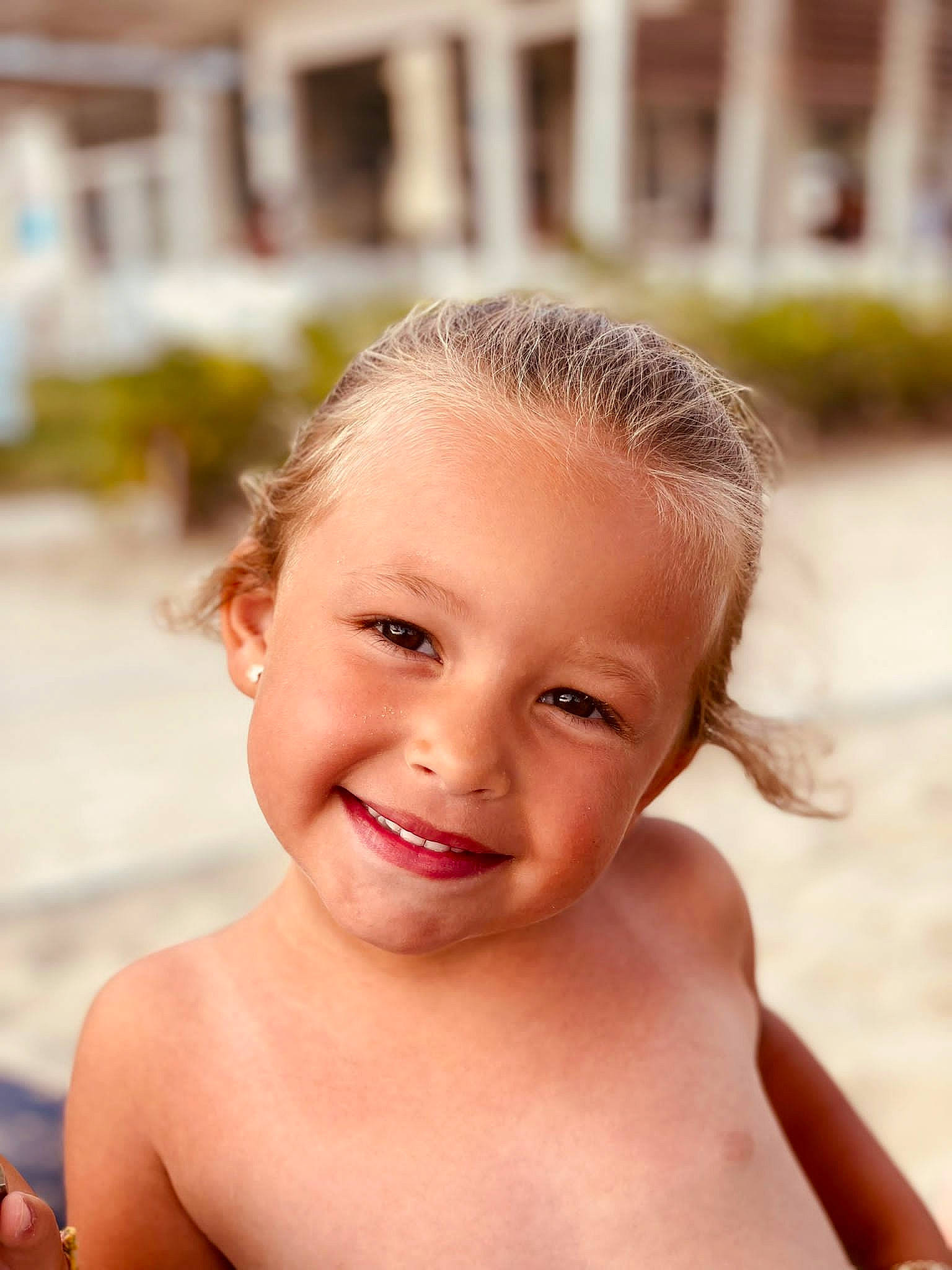 Chiara participe au concours pour gagner de l'argent avec cette photo : bathing, blond, cheek, chest, chin, eyelash, face, flash_photography, fun, happy, joy, leisure, lip, muscle, neck, nose, person, shoulder, skin, smile