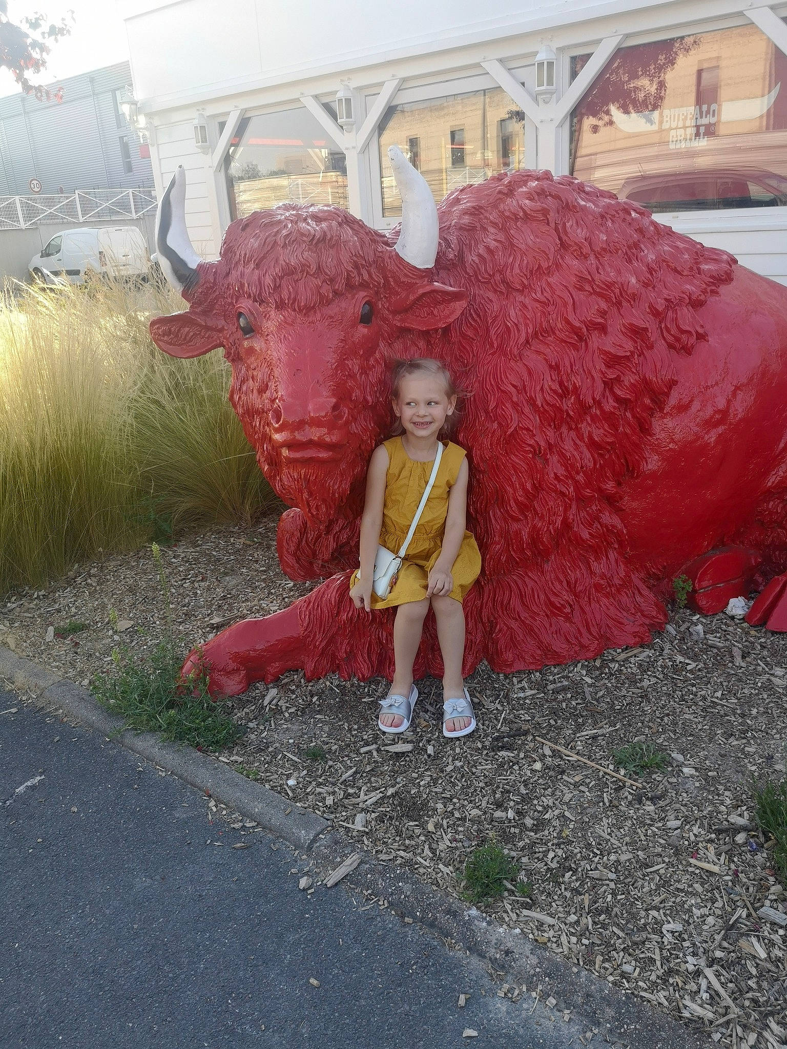 Orlane a rejoint le concours — aidez-le/la à gagner de superbes lots ! art, fawn, joy, person, plant, red