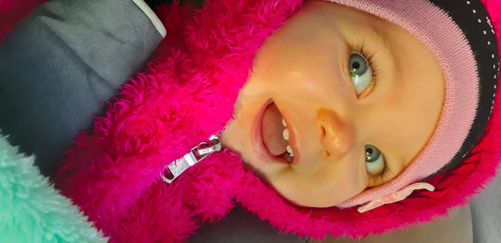 Alésia a rejoint le concours — aidez-le/la à gagner de superbes lots ! cheek, chin, clothing, dress, eye, eyebrow, eyelash, hand, head, headwear, human_body, iris, lip, lipstick, mouth, nose, person, pink, purple, skin