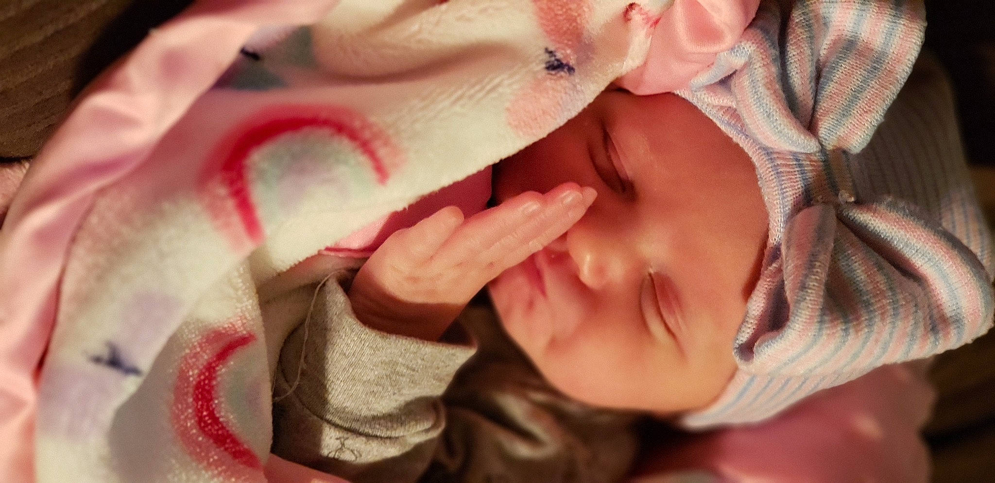 Ma'Laigha is registered to the contest to win money with this photo: arm, cheek, chin, ear, eye, eyebrow, eyelash, forehead, hairstyle, hand, head, human_body, lip, mouth, muscle, neck, nose, organ, person, skin