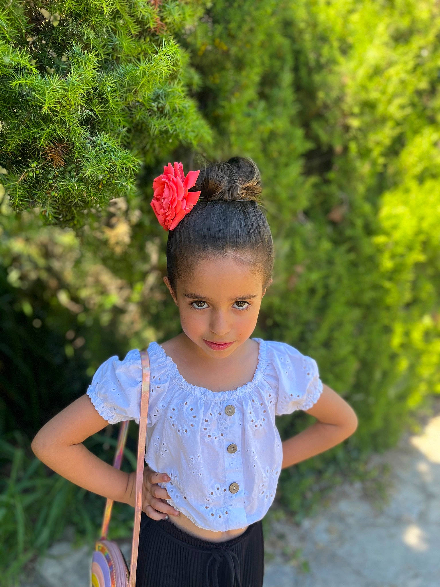 Kaddouri participe au concours pour gagner de l'argent avec cette photo : baby_toddler_clothing, child, day_dress, electric_blue, fashion_accessory, grass, hair_tie, happy, headband, headpiece, jewellery, leaf, leisure, magenta, pattern, people_in_nature, person, plant, summer, t_shirt