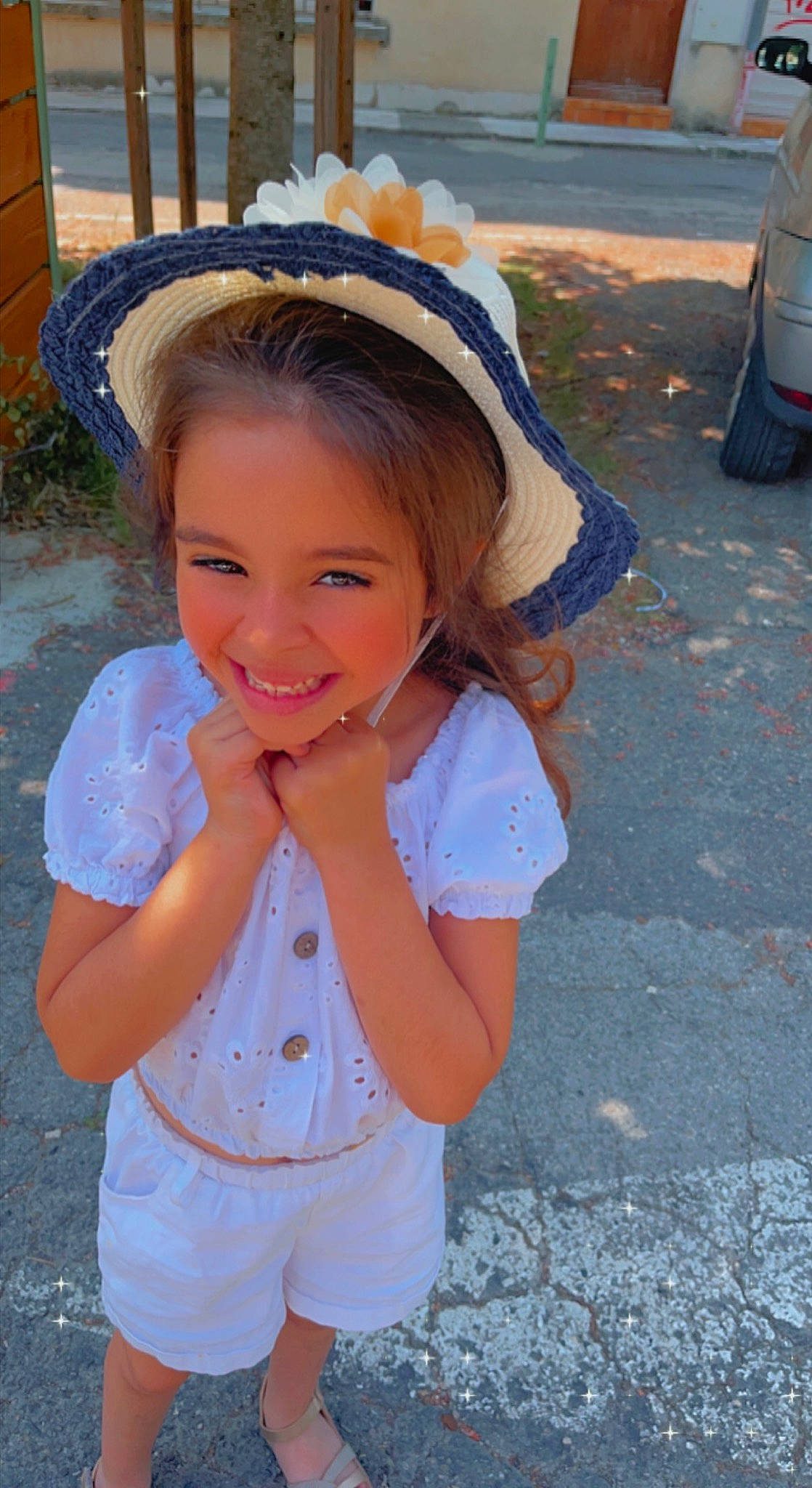 Shanna a rejoint le concours — aidez-le/la à gagner de superbes lots ! child, chin, cool, eye, face, fun, hair, happy, hat, headgear, iris, joy, leisure, lip, person, pink, skin, smile, summer, sun_hat