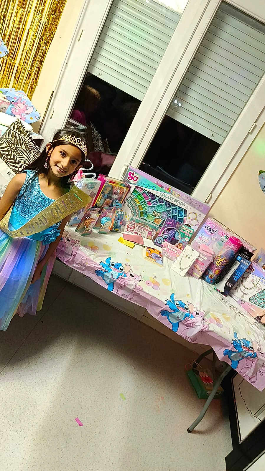 Jasleen participe au concours pour gagner de l'argent avec cette photo : child, birthday, party, girl, dress, tiara, sash, gifts, table, window, curtains, indoors, celebration, smile, happy, toys, decorations, floor, person, festive