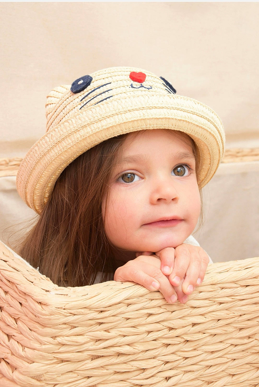 Iliana participe au concours pour gagner de l'argent avec cette photo : beauty, blond, brown_hair, cap, child, eye, flash_photography, flooring, grass, hairstyle, happy, hat, head, headgear, headwear, lip, people_in_nature, person, skin, smile