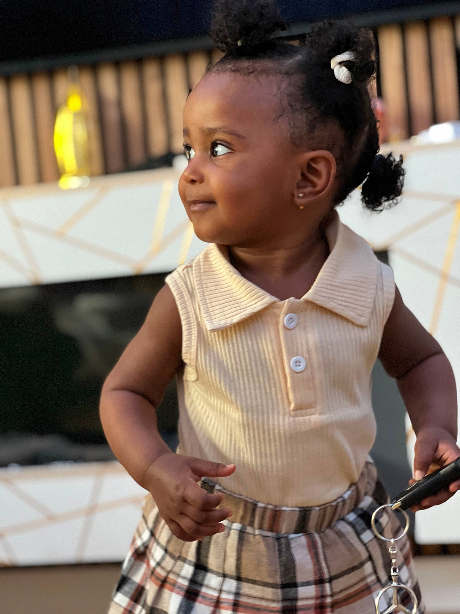 Keylia a rejoint le concours — aidez-le/la à gagner de superbes lots ! black, child, design, door, event, fashion, happy, head, jewellery, pattern, person, photograph, plaid, school_uniform, skin, sleeve, snapshot, tartan, toddler, toy