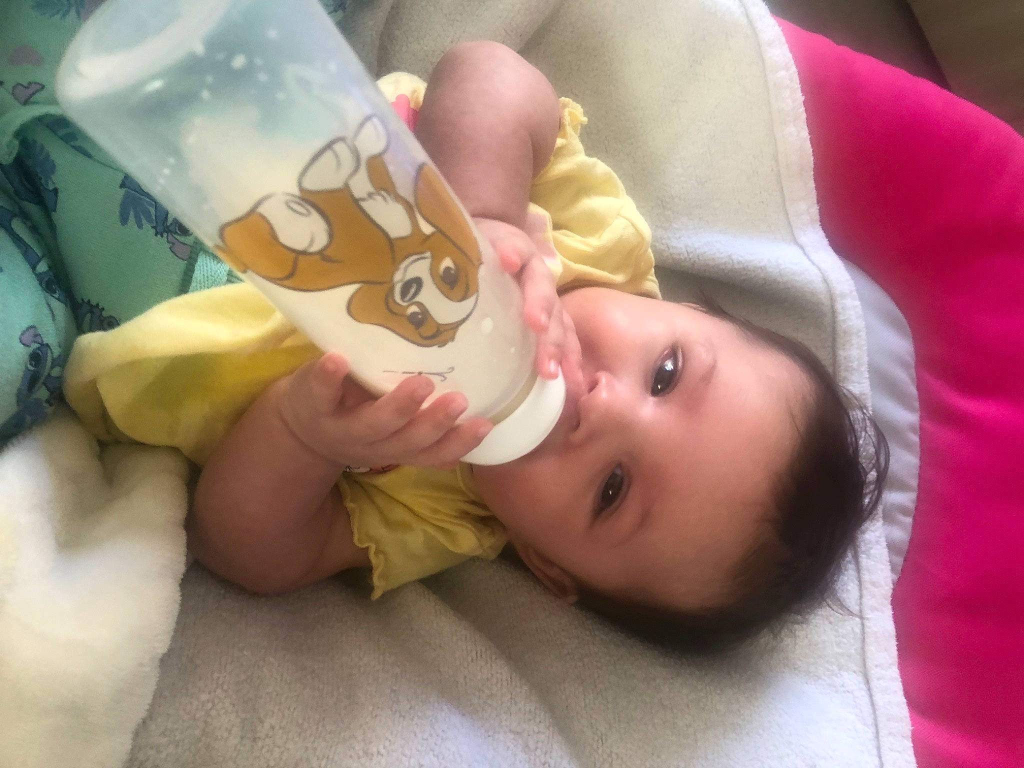 Athénaïs a rejoint le concours — aidez-le/la à gagner de superbes lots ! baby, baby_bottle, baby_products, baby_safety, baby_toddler_clothing, cheek, child, comfort, drinkware, eyelash, hat, linens, nose, person, plastic, room, skin, textile, toddler