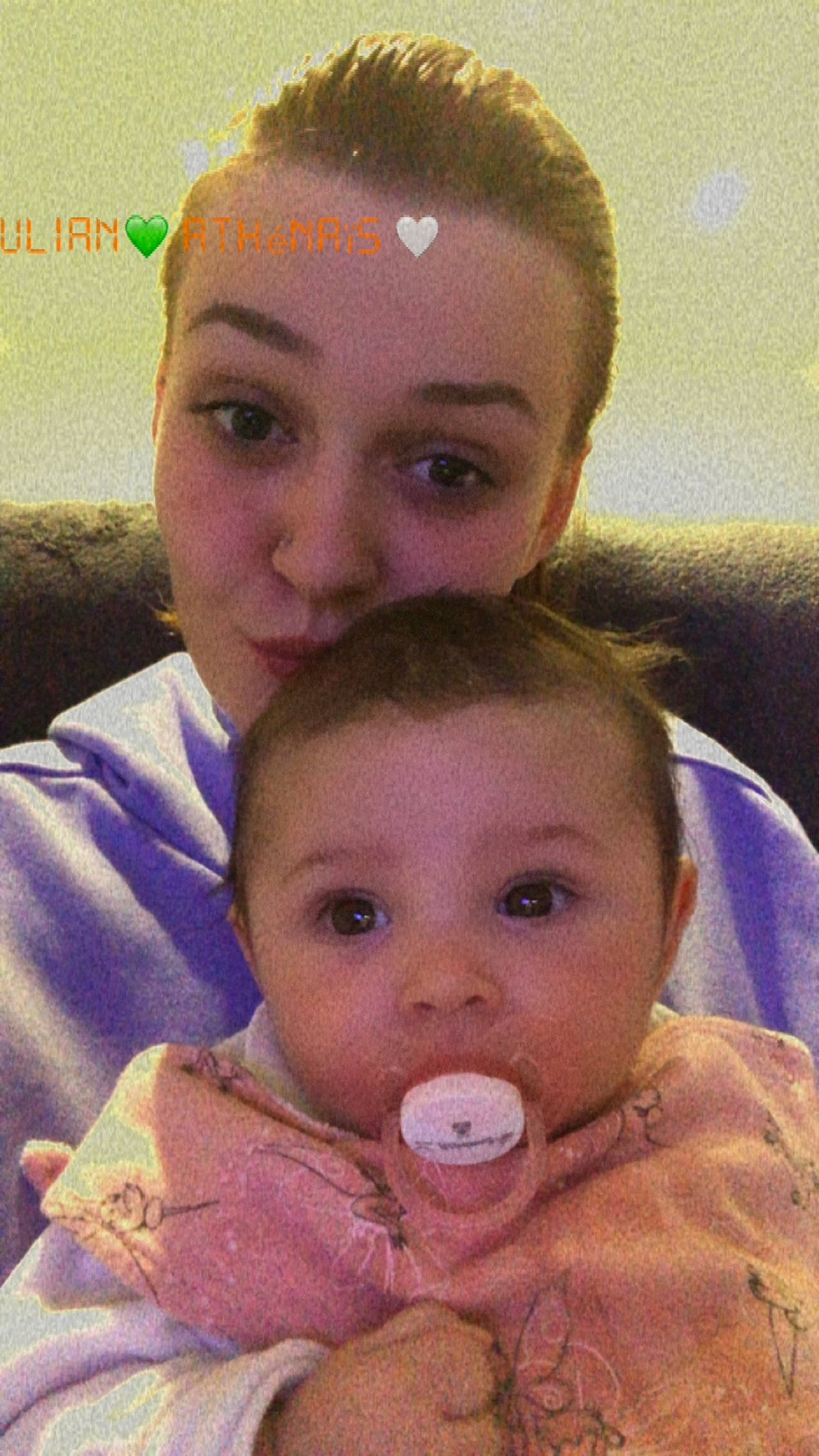 Athénaïs participe au concours pour gagner de l'argent avec cette photo : baby, cheek, chin, ear, eyebrow, eyelash, face, facial_expression, forehead, gesture, happy, head, human, iris, lip, mouth, nose, organ, person, photograph